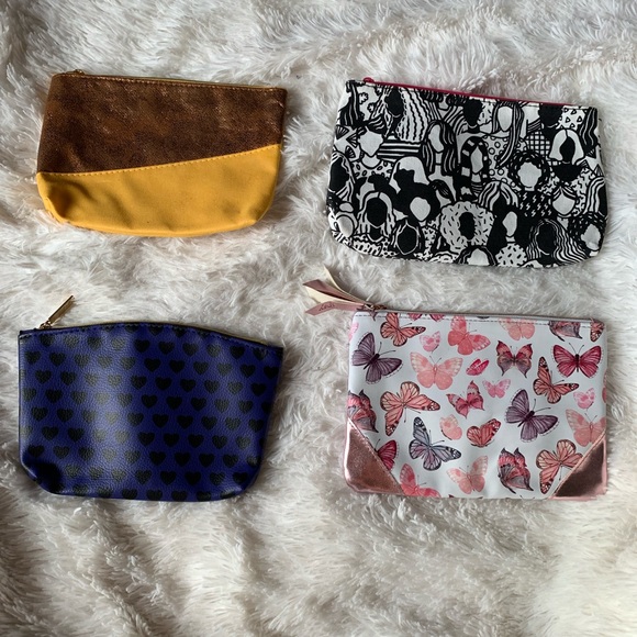 FREE MAKEUP BAG WITH ANY PURCHASE - Picture 4 of 4